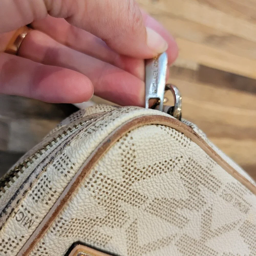 Michael Kors Jet Set Travel Signature Logo Canvas Small Crossbody Vanilla/Acorn - Picture 8 of 16